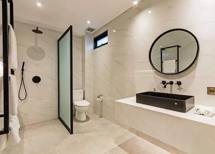 Manresa Villa-4br Private In Berawa, Bali *