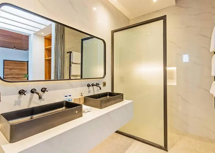 Manresa Villa-4br Private In Berawa, Bali Ferienhaus